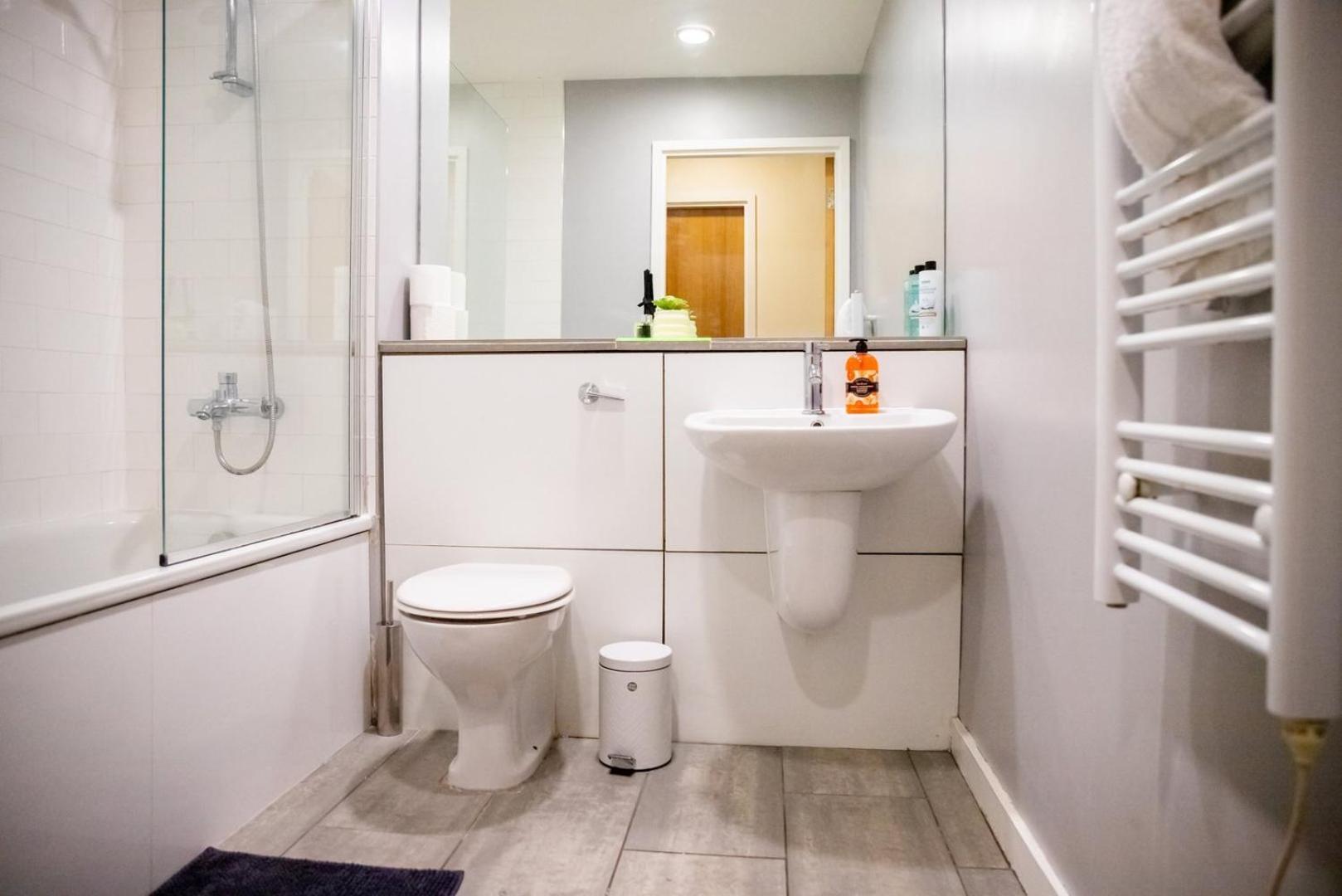 Leeds Vibrant 2 Bedroom Sleeps 4 Ngoại thất bức ảnh